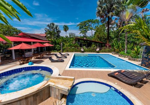 NQ Hotel Orinoquia内部或周边泳池景观