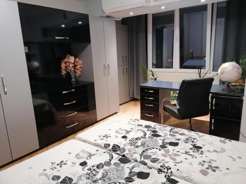 Апартамент в най-хубавия квартал на Варна客房内的一张或多张床位