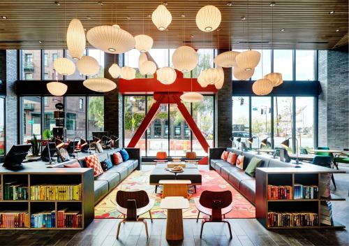 citizenM Seattle Pioneer Square的休息区