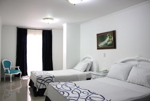 Hotel Suite Santa Rosa客房内的一张或多张床位