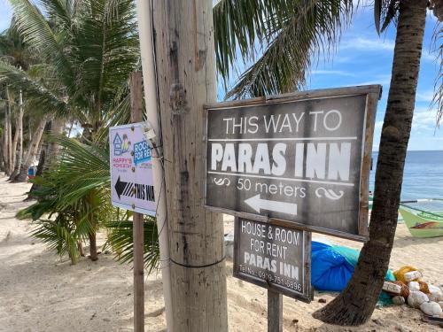 长滩岛长滩岛帕拉斯度假屋的海滩上熊猫旅馆的一个标志
