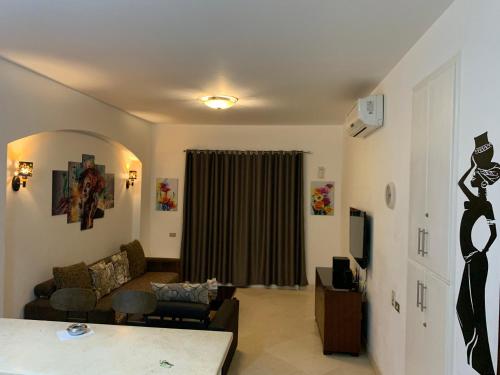One-Bedroom apartment ground floor for Rent in El Gouna的休息区