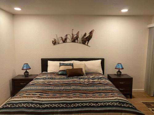 Catalina Condo @ LaEncantada - Tucson AZ客房内的一张或多张床位