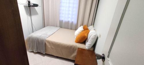 Hermoso Apartamento Ubicado en Zona Céntrica de Medellín客房内的一张或多张床位