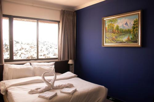 Haifa Peak客房内的一张或多张床位