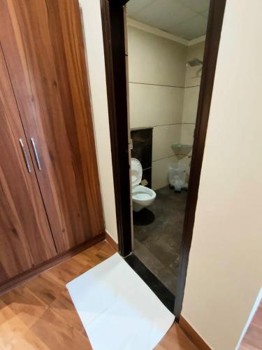 AYu Hotel Amritsar的一间浴室