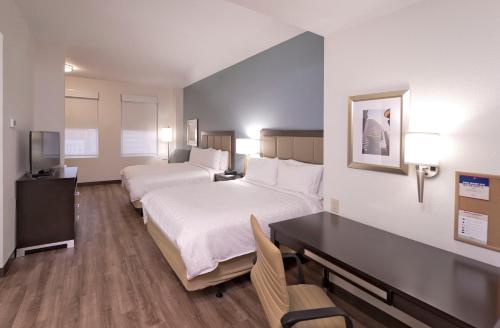 Candlewood Suites Baltimore - Inner Harbor, an IHG Hotel客房内的一张或多张床位