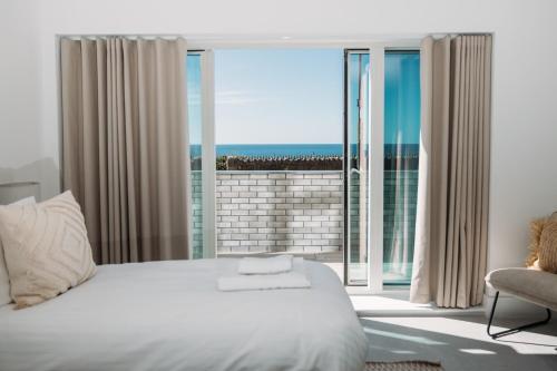 纽基NEW Luxury Coastal Apartment with vast sea views的相册照片
