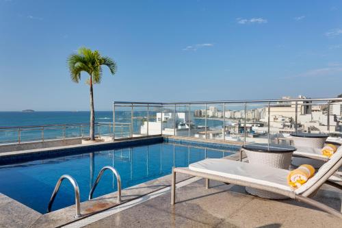 里约热内卢Windsor Palace Copacabana的海景游泳池