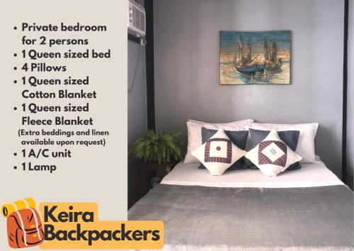 爱妮岛Keira Backpackers的卧室的海报,卧室配有带枕头的床