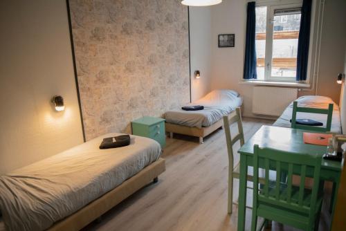 Simplon Hostel客房内的一张或多张床位