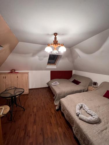 Tündérerdő客房内的一张或多张床位