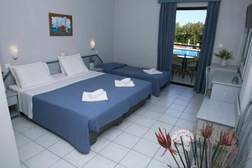卡维夫斯度假酒店客房内的一张或多张床位
