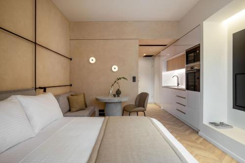 雅典The Newel Psychiko的酒店客房设有床和水槽