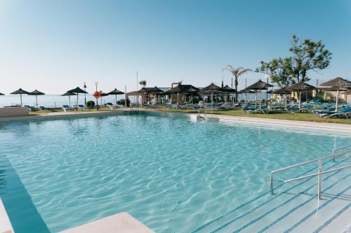 多列毛利诺斯拉巴拉库达酒店的度假村的大型游泳池