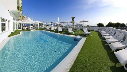 Hotel Mediterraneo内部或周边的泳池