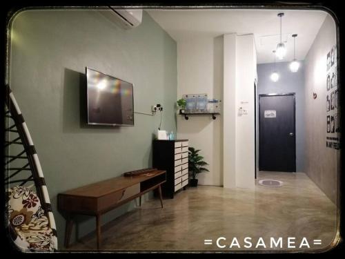 Sibu-Casamea(Shoplot)2 Bedrooms-FREE wifi & Washer的电视和/或娱乐中心