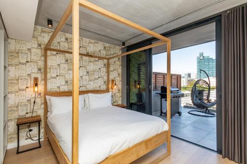 Docklands Luxury Two Bedroom Apartments客房内的一张或多张床位
