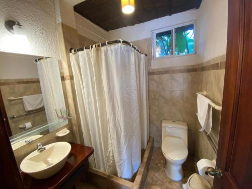 Hotel Puerto Gaviota的一间浴室