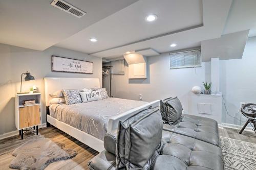 Stylish DC Studio about 5 Mi to National Mall!客房内的一张或多张床位