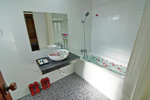 皇家明珠酒店的一间浴室