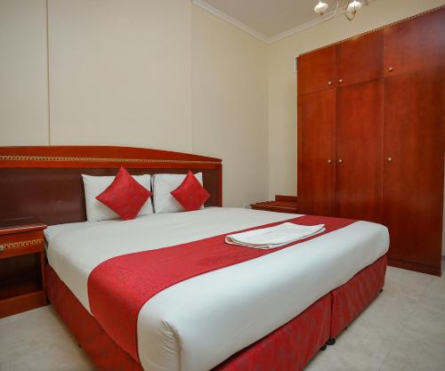 Al Sharq Hotel Suites - BAITHANS客房内的一张或多张床位