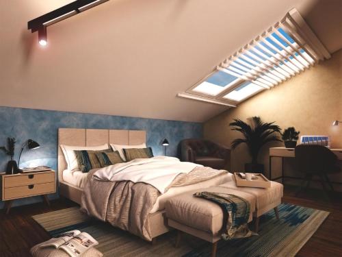 拉格斯Boutique Hotel OchSen的一间卧室设有一张大床和天窗