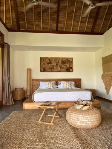 La Reserva Villas Bali客房内的一张或多张床位