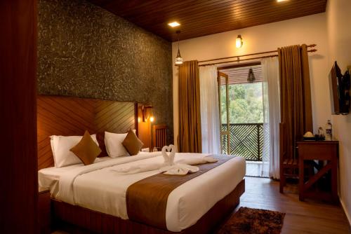 VattavadaStephen's Legacy的一间酒店客房,配有一张带毛巾的床