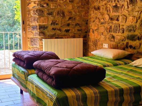 Casa en paraje natural único 25 pax客房内的一张或多张床位
