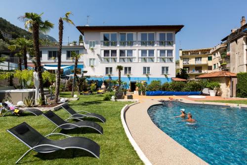 加尔达湖滨卡纳瑞诺酒店的相册照片