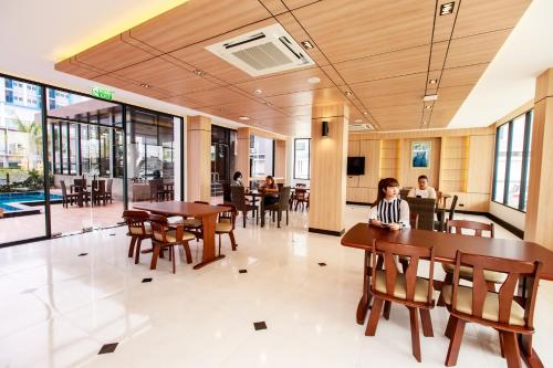 Siri Hotel Lumphun餐厅或其他用餐的地方