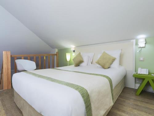 蒙马特 - 可尼古尔门 - 基里雅德酒店 客房内的一张或多张床位