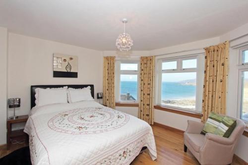 Eriskay Views Cottage客房内的一张或多张床位