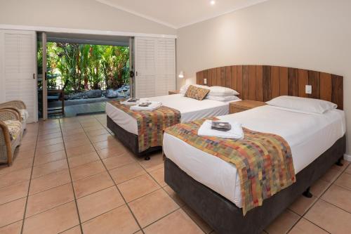 密孙海滩生态村度假酒店客房内的一张或多张床位