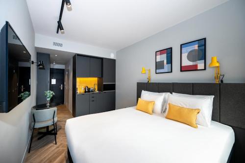 Staycity Aparthotels Paris La Defense