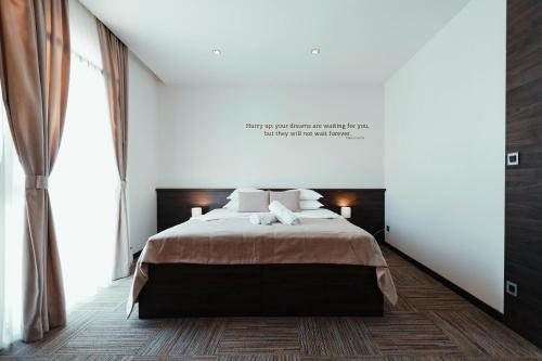 恩珀里安酒店客房内的一张或多张床位