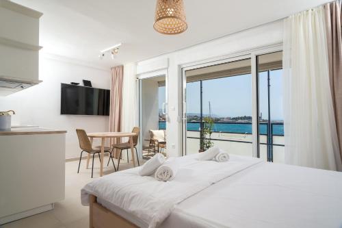 Sun and Sea Deluxe Apartments客房内的一张或多张床位