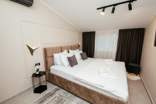 FK Luxury Penthouse客房内的一张或多张床位