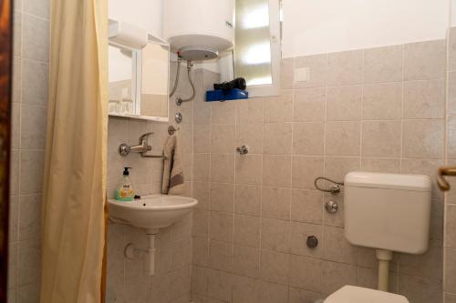 Apartman Čurčić的一间浴室
