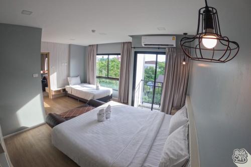 Napa Hotel Ratchaburi客房内的一张或多张床位