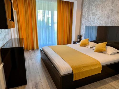 Mav Apartments Mamaia Nord客房内的一张或多张床位