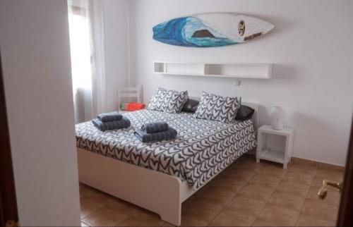 维拉韦德Villa Elisa的一间卧室配有带枕头的床