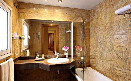 诺维尔酒店的一间浴室