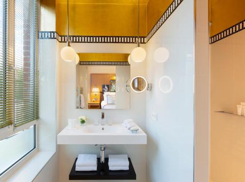巴里耶尔勒威斯敏斯特酒店的一间浴室