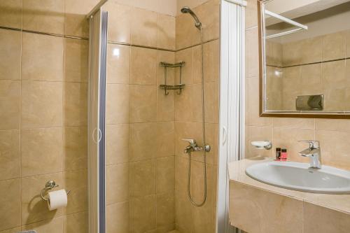 Irilena Hotel的一间浴室