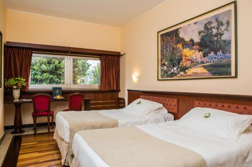 桑塔芭芭拉酒店客房内的一张或多张床位