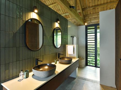 ChamGaia off-grid eco-villa的一间浴室
