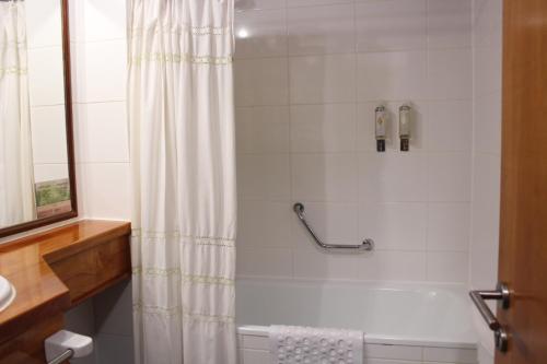 Hotel Germania的一间浴室