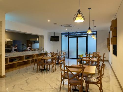 Ra Inn Kemang餐厅或其他用餐的地方